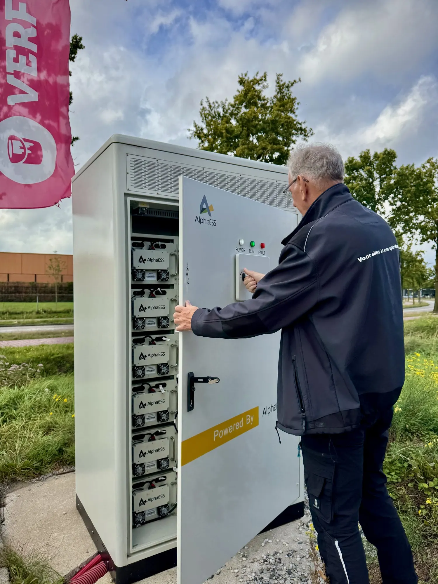 Bedrijfsbatterijsysteem geïnstalleerd bij Verfwinkel.nl